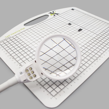 7763 Лупа с подсветкой, с присп. для крепл к столу, с линзами, 75мм и 120мм белый цв. Hobby&Pro