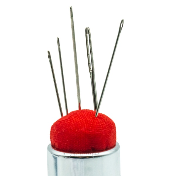 15354 Игольница в футляре с иголками, красная, Hobby&Pro